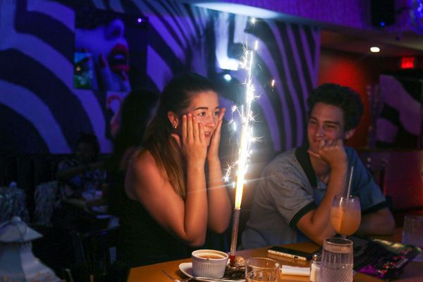 Deluxe Fun Dining by null