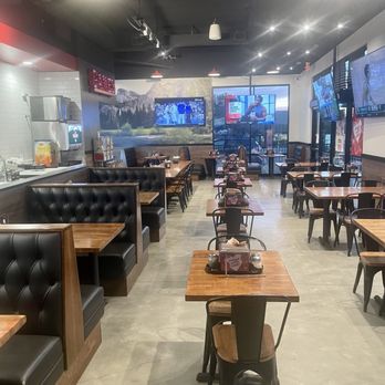 Mountain Mike's Pizza - Dinning Room - Chicken Wings Near Me - Riverside, California