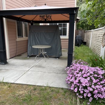 Flatstone Landscaping - Old gazebo area with dirty concrete. - Landscaping Near Me - San Jose, California