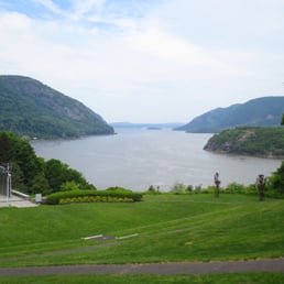 Thayer Point, overlooking Hudson River Thayer Point, overlooking Hudson River
