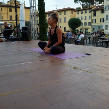 Piazza del Carmine - lezioni di power yoga tutti i lunedì alle 18.30 fino a ottobre - Landmarks & Historical Buildings Near Me - Florence, FI