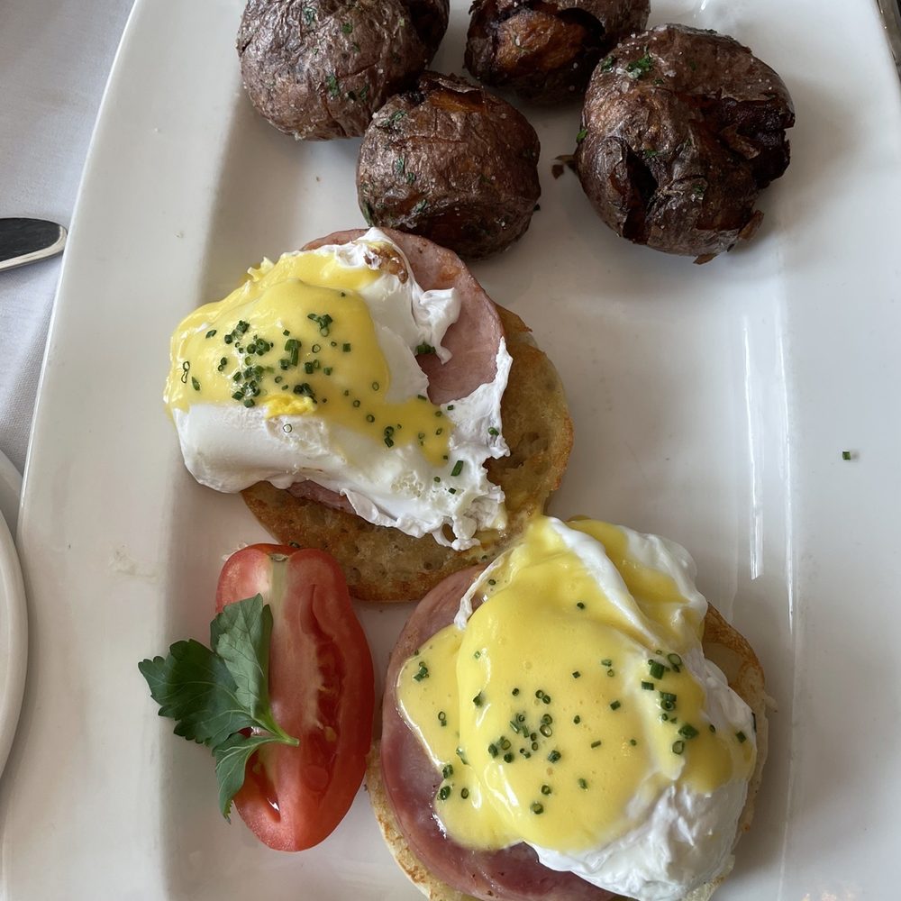 High Cotton - Eggs Benedict - Cocktail Bars Near Me - Charleston, South Carolina High Cotton - Eggs Benedict - Cocktail Bars Near Me - Charleston, South Carolina