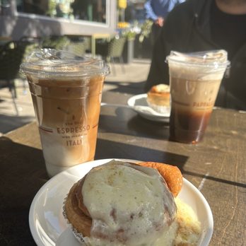Pappalecco - Cinnamon roll and oatmilk vanilla latte - Sandwiches Near Me - San Diego, California Pappalecco - Cinnamon roll and oatmilk vanilla latte - Sandwiches Near Me - San Diego, California