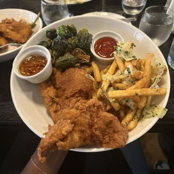 Park 82 - Georgia fried chicken with truffle fries - American Near Me - Atlanta, Georgia Park 82 - Georgia fried chicken with truffle fries - American Near Me - Atlanta, Georgia