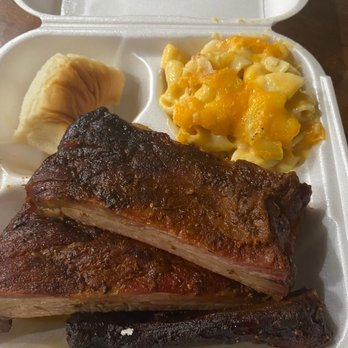 Vera Mae's BBQ - Spare ribs, Macaroni and Cheese with bread. Also the delicious Macaroni and cheese burrito with bbq chicken. - Barbeque Near Me