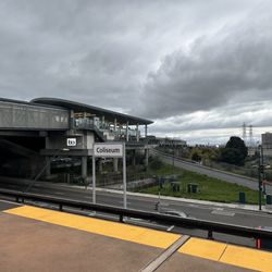 BART to OAK - Coliseum Station - Link to the train shuttle between this station and OAK airport