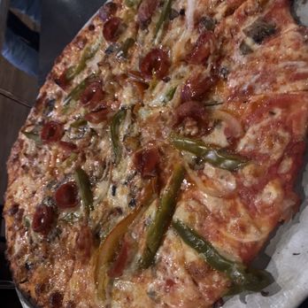 Star Tavern - Close up of the Old School Everything w/o anchovies ($21.75) - Pizza Near Me - City Of Orange, New Jersey Star Tavern - Close up of the Old School Everything w/o anchovies ($21.75) - Pizza Near Me - City Of Orange, New Jersey