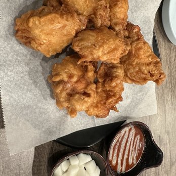 Matzip - Chicken wings (batter did not stick to the chicken) - Korean Near Me - Union City, California