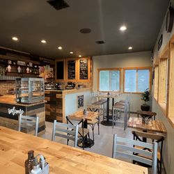 -14 Below Ice Cream Company & Cafe