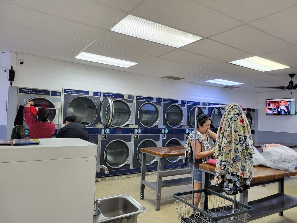 SUDS & FOLD LAUNDROMAT Updated May 2024 15 Photos 17739 Saticoy