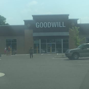 Goodwill - St Louis Park - Entrance - Thrift Stores Near Me - St Louis Park, Minnesota