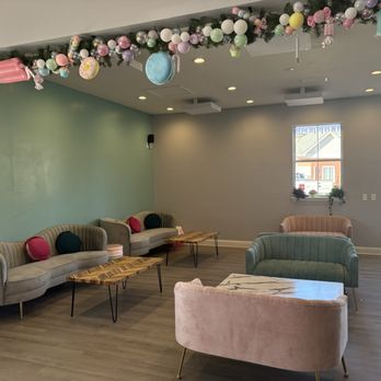 Super Sweet Bake Shop - Seating area to enjoy your tasty choice of sweets - Custom Cakes Near Me - Kingsland, Georgia