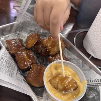 Rock ‘N Rev - Pretzel cheese appetizer - Sports Bars Near Me - Ocoee, Florida