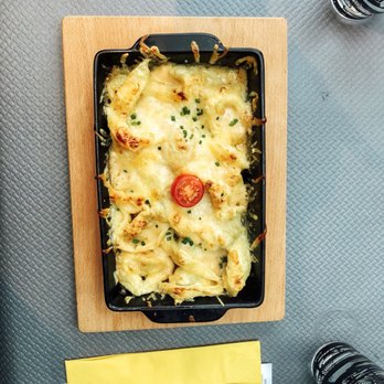 Les Remparts - Baked tortellini with cheese - Swiss Food Near Me - Gruyères, FR Les Remparts - Baked tortellini with cheese - Swiss Food Near Me - Gruyères, FR