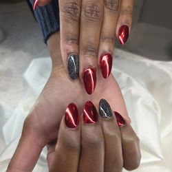 Luxury Nail Bar In Turkey Creek - Chrome nails by Hai