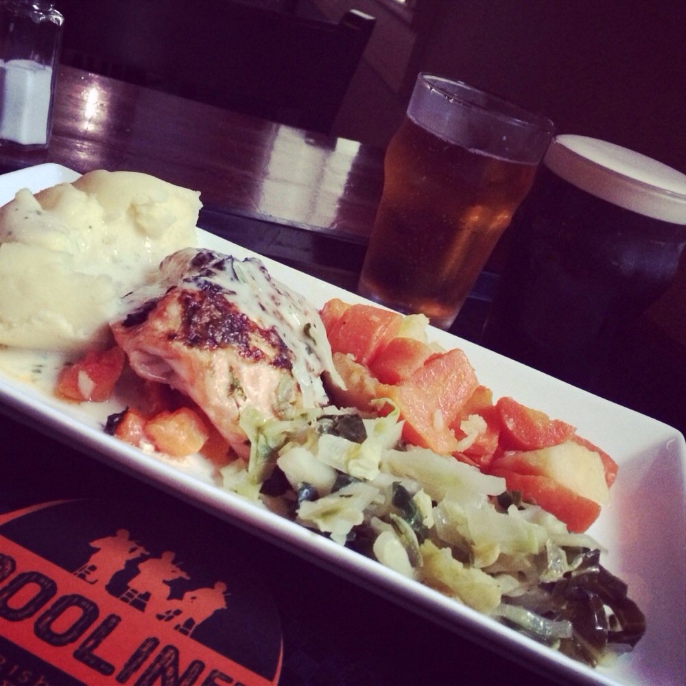 Fitz's Pub - Delicious salmon (€12.95) - Pubs Near Me - Doolin, CE