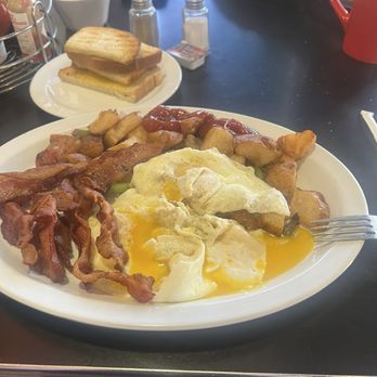 Lumpy's Diner - Eggs over easy country potato & bacon - Diners Near Me - Antioch, California