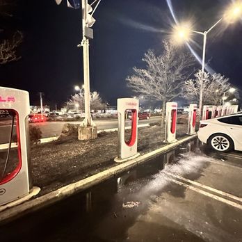 Tesla Supercharger - EV Charging Stations Near Me - Hamden, Connecticut