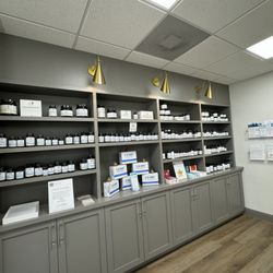 Hansen Health Solutions - Supplement Wall