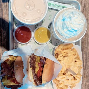 Shake Shack Christiana - Burgers Near Me - New Castle, Delaware