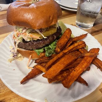 Mystic Station - Burger - New American Near Me - Malden, Massachusetts