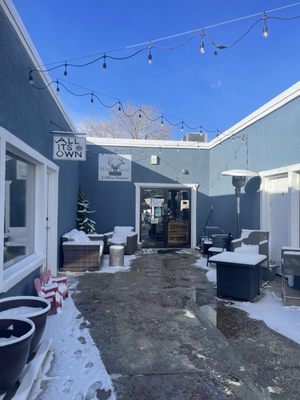 Mint & Serif by null