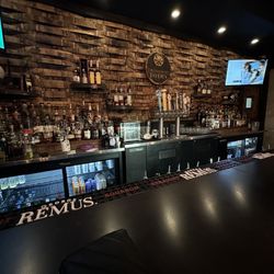 Two Traveler's Tavern - Bar