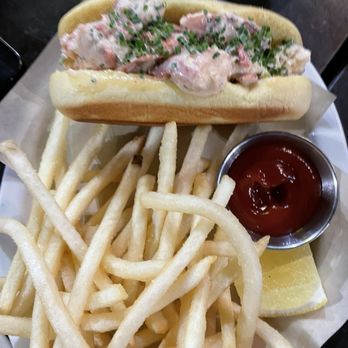 Found Oyster - Lobster bisque roll - Seafood Near Me - Los Angeles, California Found Oyster - Lobster bisque roll - Seafood Near Me - Los Angeles, California
