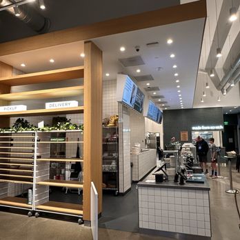 sweetgreen - Healthy Salads, Wraps, and Bowls - Pick up station - Salad Near Me - Fishers, Indiana