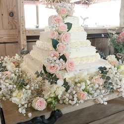 Dunkin Academy Preschool - The wedding cake foru teh last day