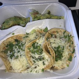 Guacamole, 2 Steak and 1 Chicken Taco Guacamole, 2 Steak and 1 Chicken Taco
