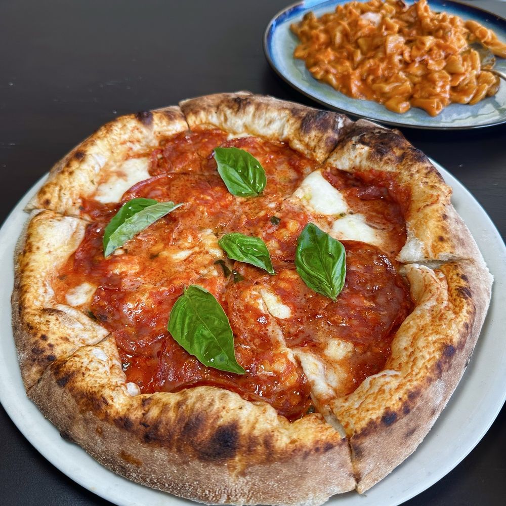 Tre Monti - Calabrese Pizza - Wine Bars Near Me - Los Altos, California