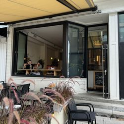Wynona - Lovely patio.