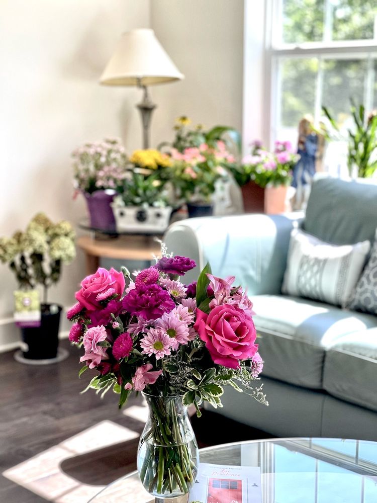 MARILYN’S FLOWER SHOPPE Updated September 2024 16 Reviews 144 E