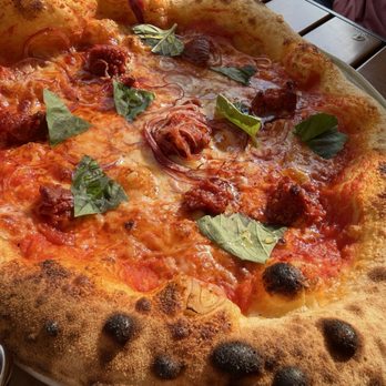 Pizzeria Sophia - Spicy pork sausage, fontina, red onion, honey, basil. - Pizza Near Me - Banff, Alberta Pizzeria Sophia - Spicy pork sausage, fontina, red onion, honey, basil. - Pizza Near Me - Banff, Alberta