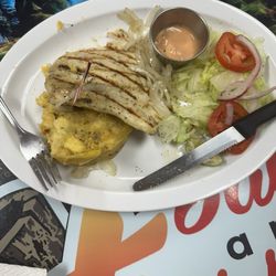 Sabor a Mi Tierra - Mofo Monfongo con Pechuga de Pollo a la Plancha