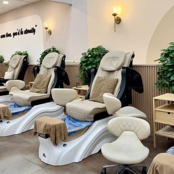 Maison Nail Spa - Spa chairs - Nail Salons Near Me - Pasadena, California