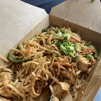 American Beech - Chicken Pad Thai - deeelish - Hotels Near Me - Greenport, New York