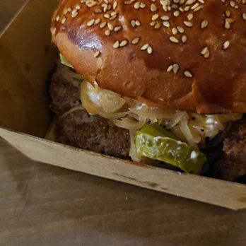 What's Beef - Deluxe burger - Burgers Near Me - Frankfurt, HE What's Beef - Deluxe burger - Burgers Near Me - Frankfurt, HE