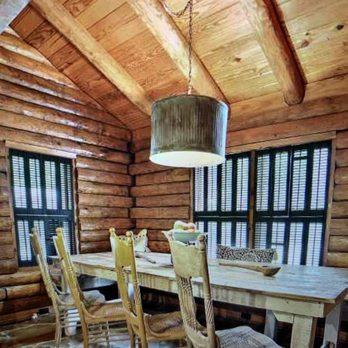 Cabins on the Square - Creek House eating area. - Vacation Rentals Near Me - Wimberley, Texas