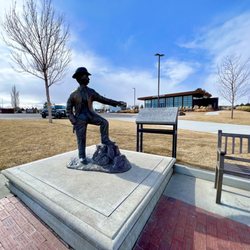 Buzz Langdon Visitor Center - Perrine Bridge - Statue of I.B. Perrine, the bridge's namesake and main founder of Twin Falls, Idaho