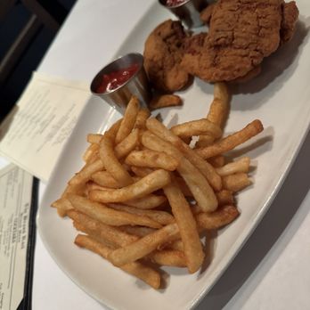 Brass Rail - Chicken fingers and fries (not on menu) - American Near Me - Locust Valley, New York