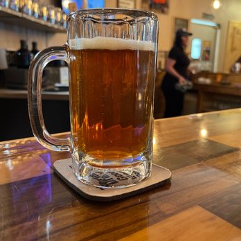 MoonRidge Brewing Company - Wayside American amber - Pizza Near Me - Cornell, Wisconsin