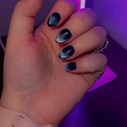 V Nails & Spa - Cat eye nails by Letty