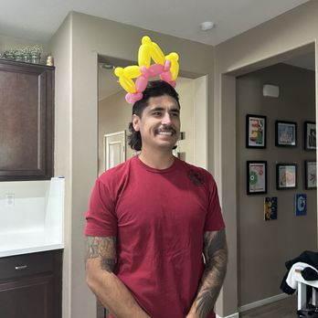 Twisted Memories - Princess peach crown - Balloon Services Near Me