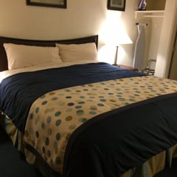 New, classic, elegant bedspread. New, classic, elegant bedspread.