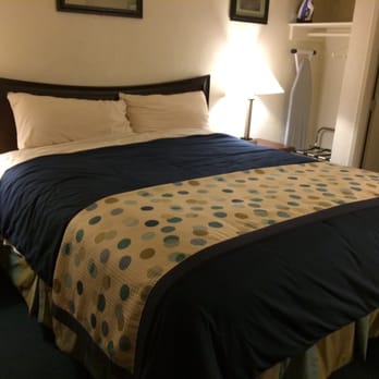 Budget Inn Mojave - New, classic, elegant bedspread. - Hotels Near Me - Mojave, California Budget Inn Mojave - New, classic, elegant bedspread. - Hotels Near Me - Mojave, California