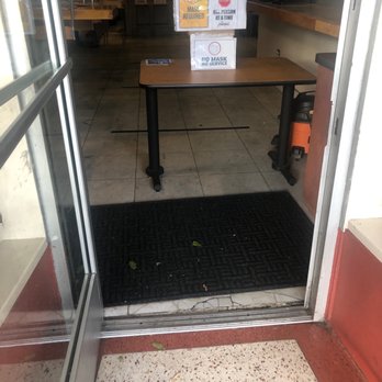 Boba Loca - Entrance where social distance is promoted - Coffee & Tea Near Me - Burbank, California