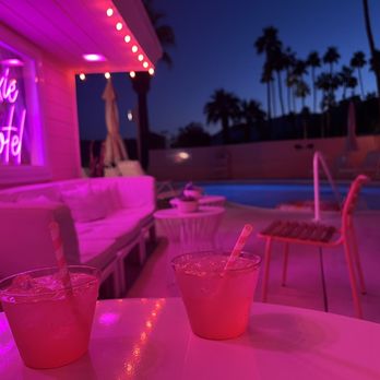 Trixie Motel - Drinks near the pool - Hotels Near Me - Palm Springs, California Trixie Motel - Drinks near the pool - Hotels Near Me - Palm Springs, California