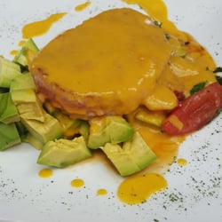 Mega Ají Seco - Atun aji seco con palta (tuna "aji seco" with avocado)